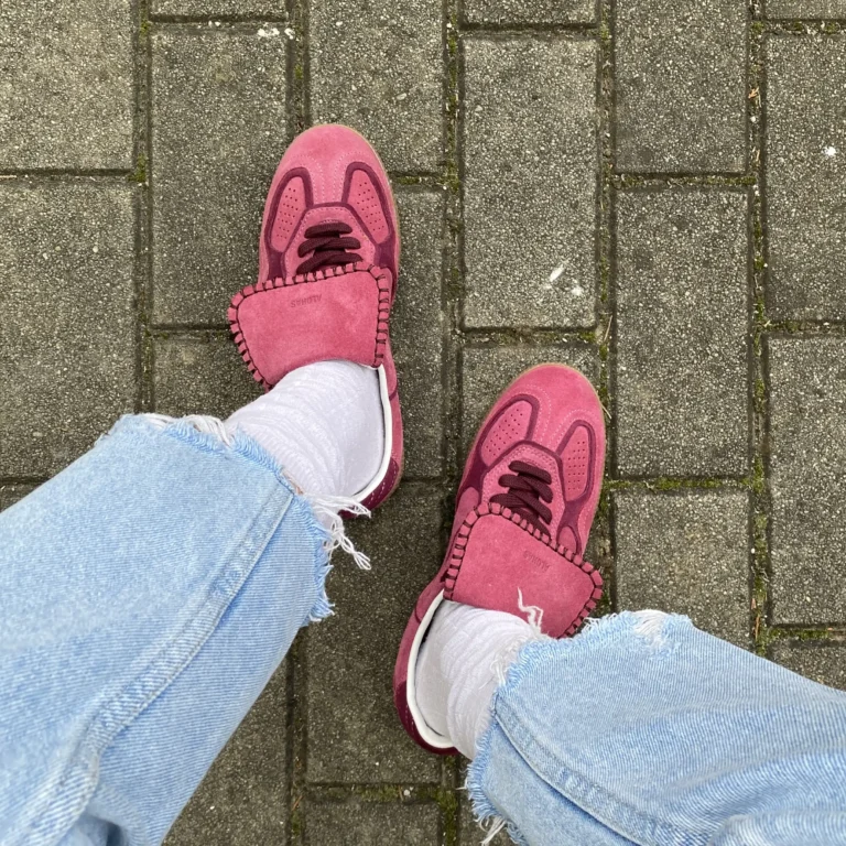 Alohas Tb.490 Club Suede Raspberry Leather Sneakers on feet